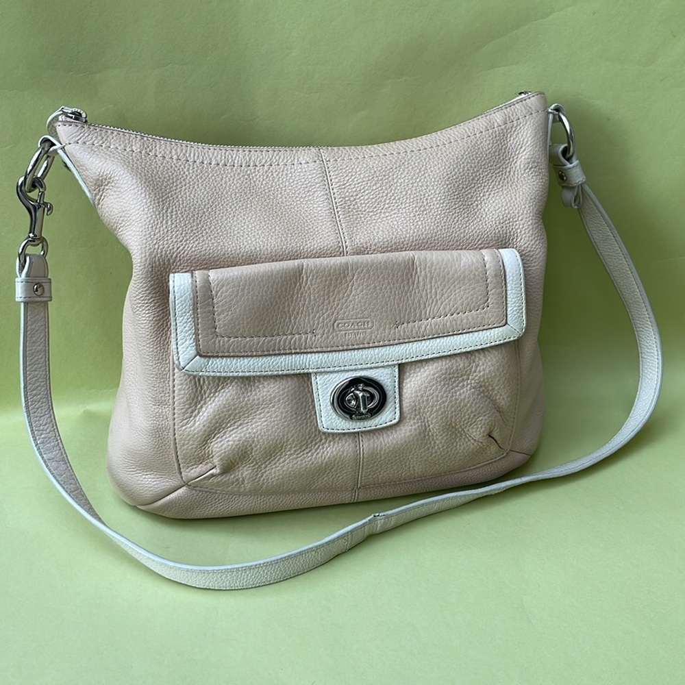 Vintage Cream Coach Hampton Turn Lock pebbled leather bag